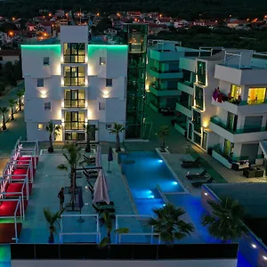 https://boutique-residence-cosmopolis.hotelinzadar.com